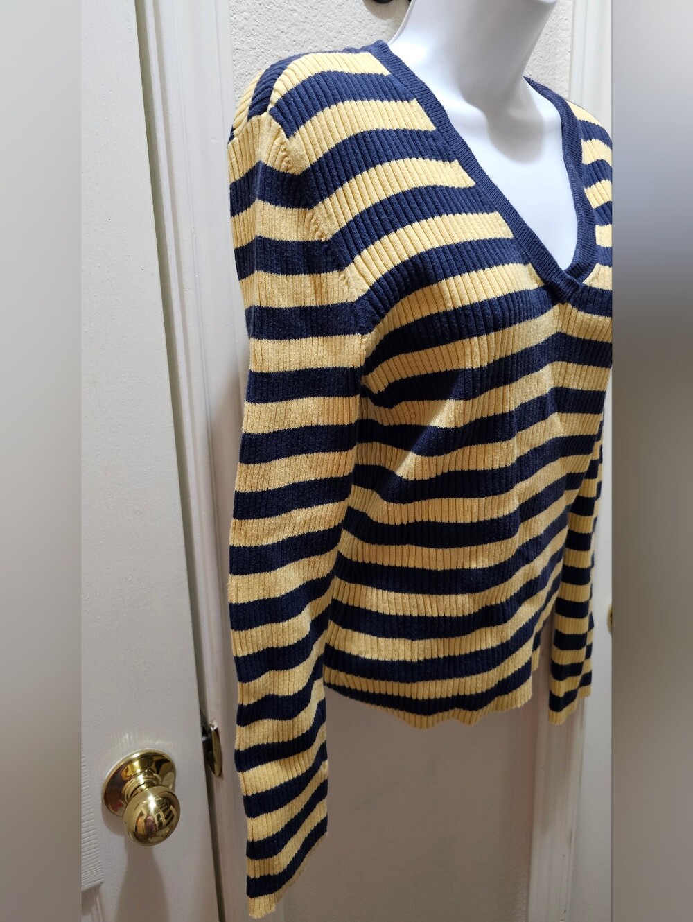 Tommy Hilfiger 100% cotton Ribbed Vee Neck sweater size Large EUXLC - Picture 4 of 10